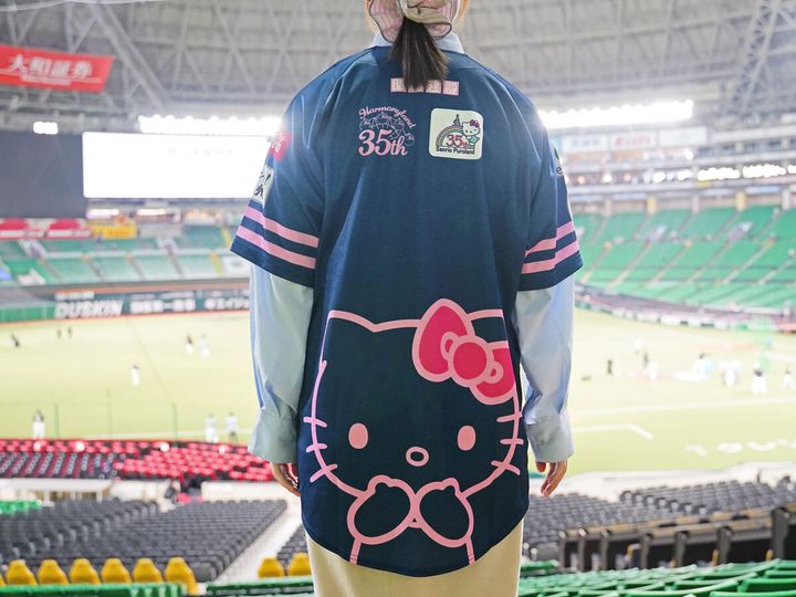 来場者を迎えた、ピンクフルな球場02