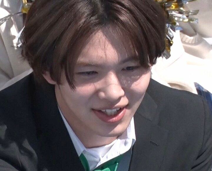 元子役のモテモテイケメン男子、可愛すぎる彼女にデレデレ