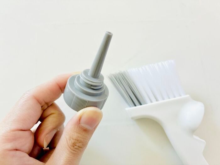【セリア】梅雨前の今がチャンス！“面倒な汚れスポット”のお掃除は「3Way専用ブラシ」でサクッと完了♪