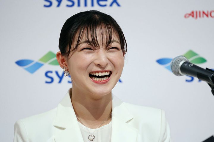 現役引退会見をおこなったフィギュアスケート女子の坂本花織さん（撮影：2026年5月13日、時事）