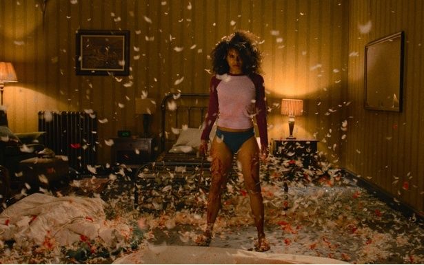 生け贄のはずだった女性の反撃を描く『ゼイ・ウィル・キル・ユー』 [c]2026 Warner Bros. Ent. All rights reserved