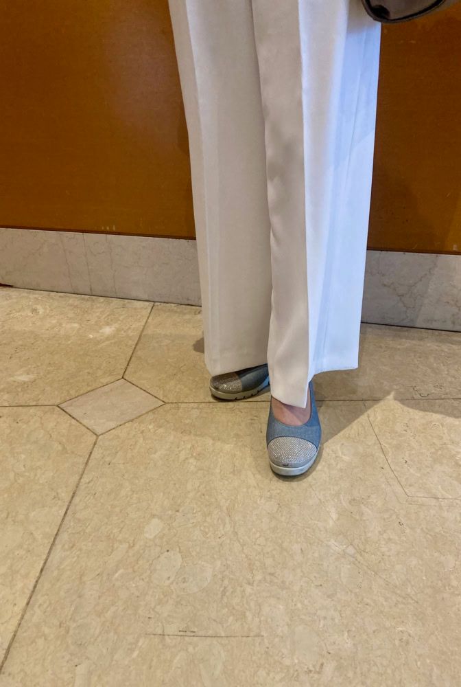 パンツはZARA