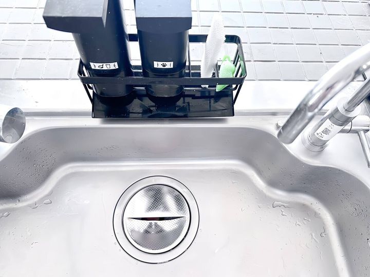 スタイリッシュで気の利いたアイテムが人気の山崎実業「towerシリーズ」。キッチン用品から掃除用品、浴室の収納アイテムやデスク周りなど、家の中のあらゆるシーンのお困りごとを解決してくれます。今回は、その中からコスパ抜群のアイテムを5つご紹介します。