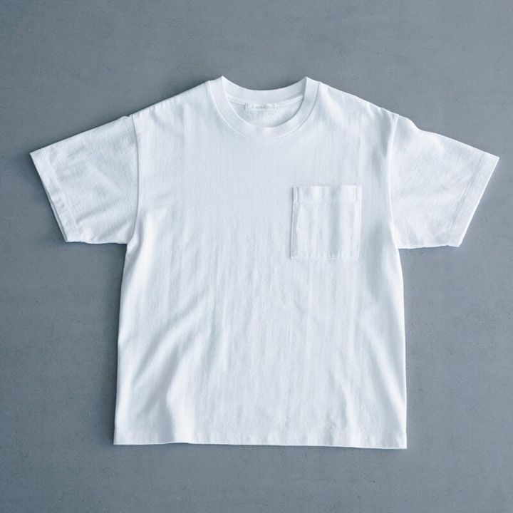 Tシャツ¥17,600 ／ギャルリー・ヴィー（ギャルリー・ヴィー 丸の内店）