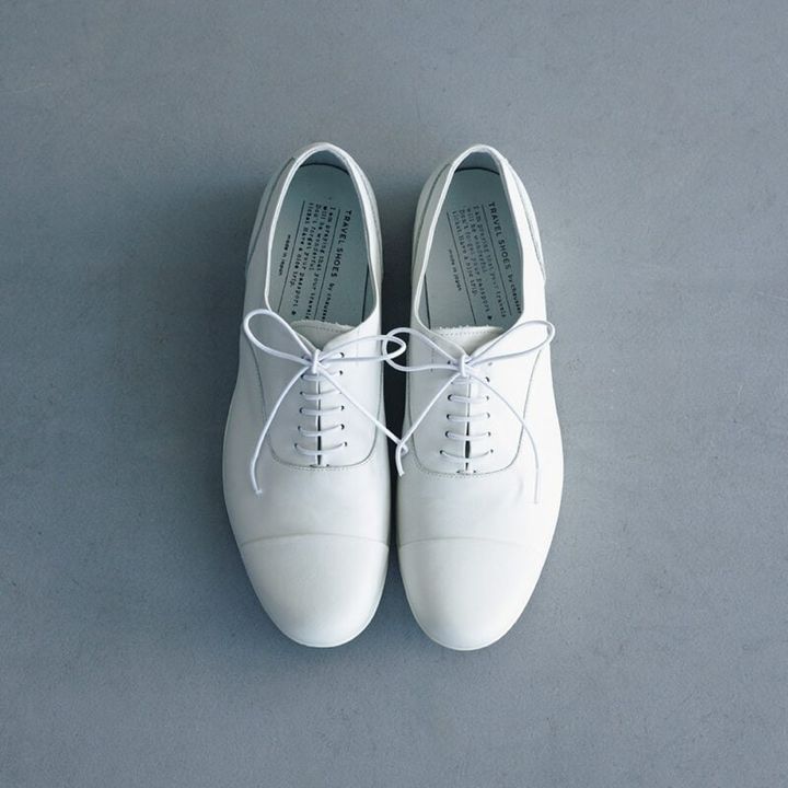 レースアップシューズ¥22,000 ／トラベルシューズ（プリュス バイ ショセ）