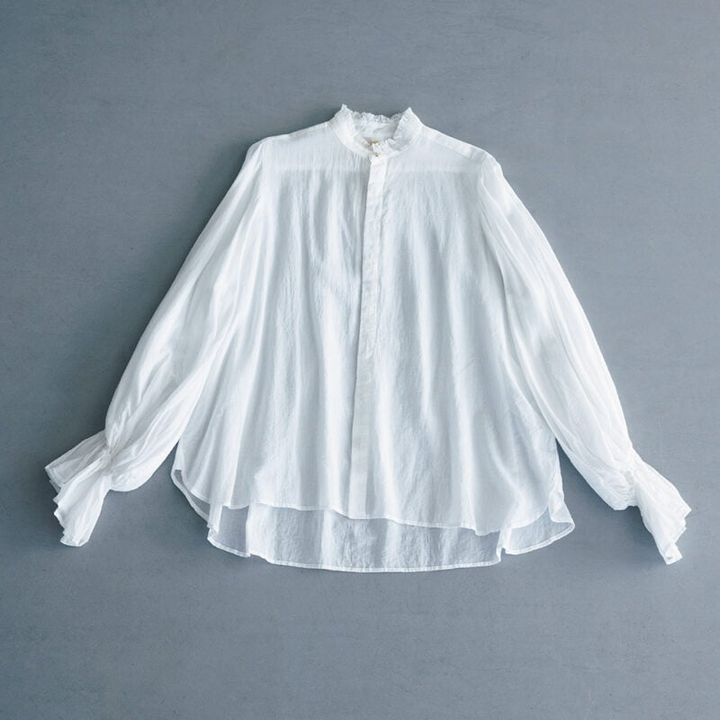 フリル使いシャツ¥41,800 ／スズキ タカユキ