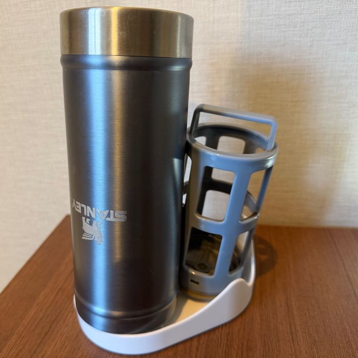 【セリア】水筒干すならコレ！フタも置ける「ボトルラック」を家中のボトルで試してみた