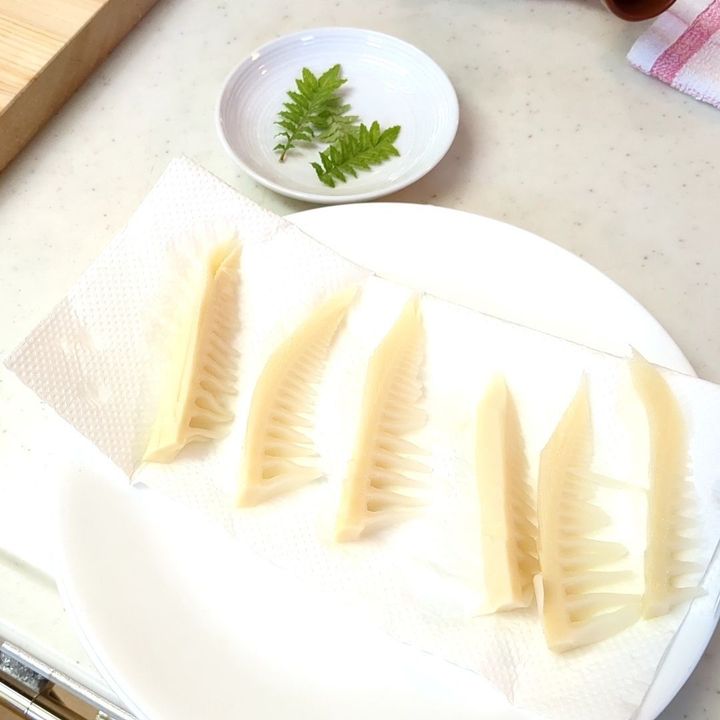 水分を拭き取ります