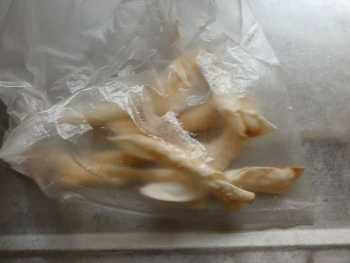 電子レンジで簡単！「余った餃子の皮でシュガースティック」