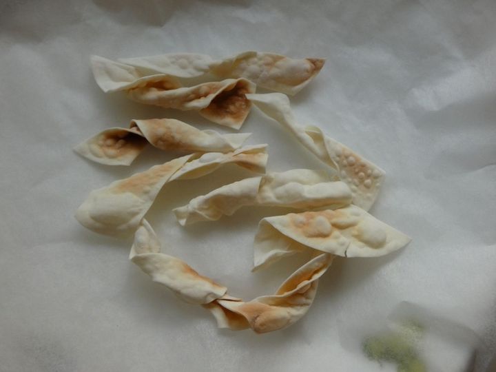電子レンジで簡単！「余った餃子の皮でシュガースティック」