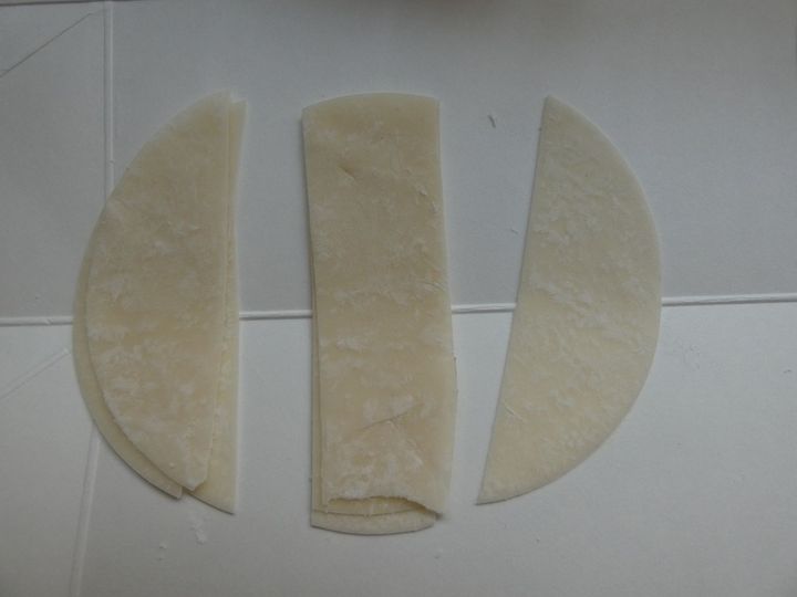 電子レンジで簡単！「余った餃子の皮でシュガースティック」