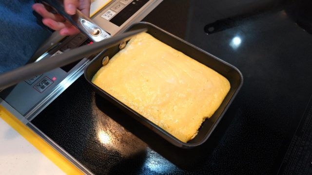 フライパンで焼いている生地