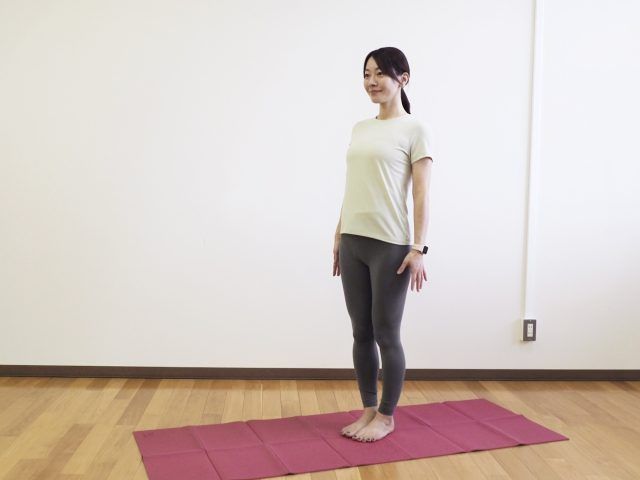 足を揃えて立った姿勢
