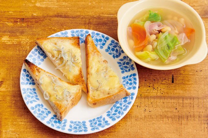【育脳レシピ】時間のない朝にも◎ カルシウム豊富な「しらすトースト＆大豆の簡単ポトフ」の画像1