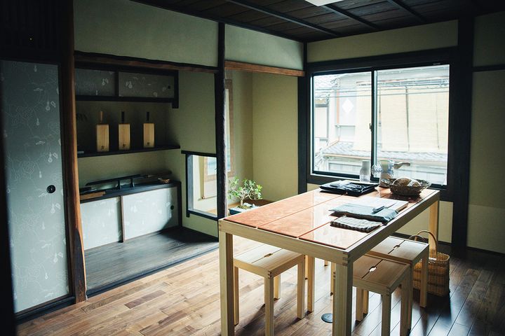 京都らしい和の意匠に囲まれて、少人数で包丁の世界をさらに深く体験できる「#Experience Lab」の空間。