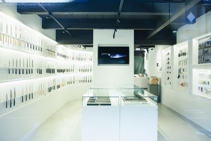 貝印刃物店 京都店の内観