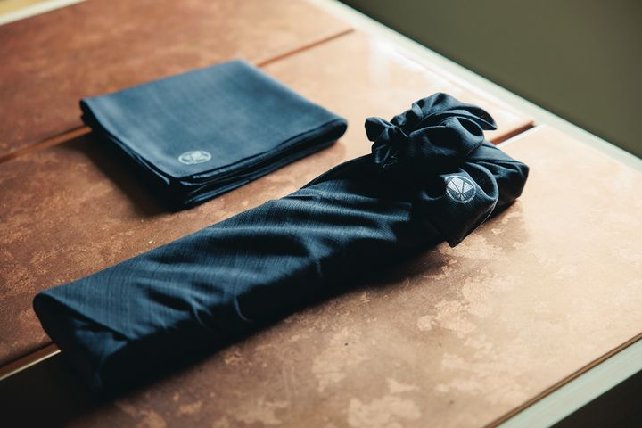 貝印刃物店 京都店のオープンを記念して、3万円以上購入の方に贈られるオリジナル風呂敷。