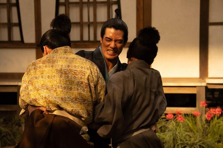 浅井長政（中島歩）、藤吉郎（池松壮亮）、小一郎（仲野太賀）／大河ドラマ「豊臣兄弟！」第17回より ©️NHK