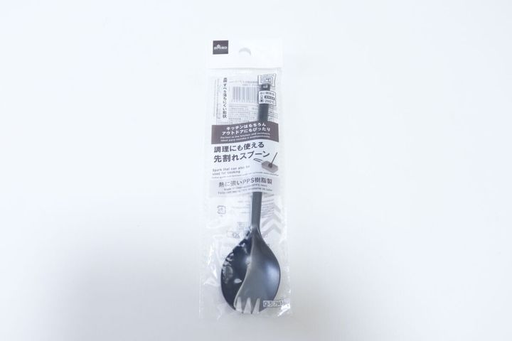 ダイソーのPPS 樹脂製先割れスプーン（18cm）のパッケージ