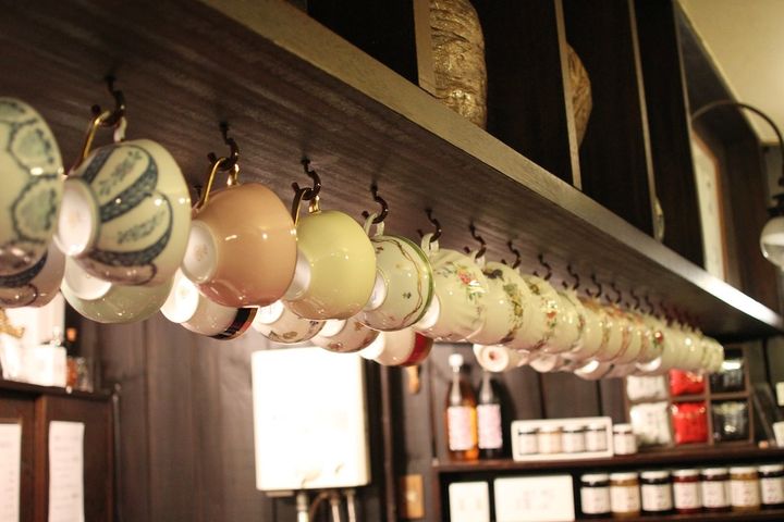 吊るされたコーヒーカップ１