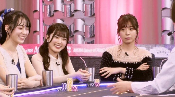 【映像】クールなポーカー美女がセルフ変顔→まさかの“逆ギレ”