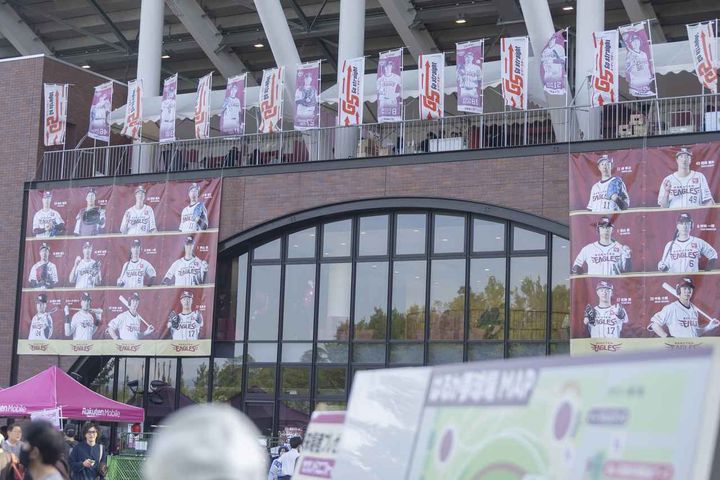 画像2: 楽天『東北シリーズ』に青森のご当地アイドル、りんご娘が登場！ライブパフォーマンスとセレモニアルピッチで球場を沸かせる
