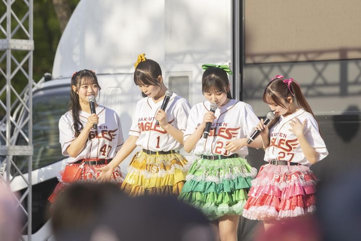 画像4: 楽天『東北シリーズ』に青森のご当地アイドル、りんご娘が登場！ライブパフォーマンスとセレモニアルピッチで球場を沸かせる