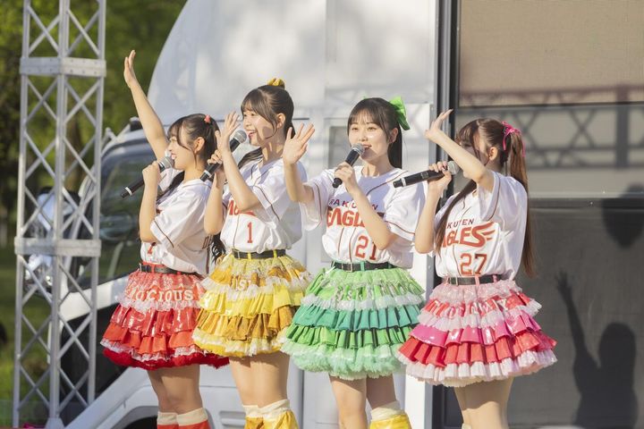 画像5: 楽天『東北シリーズ』に青森のご当地アイドル、りんご娘が登場！ライブパフォーマンスとセレモニアルピッチで球場を沸かせる