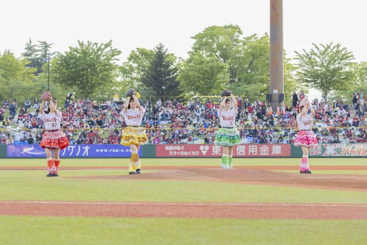 画像8: 楽天『東北シリーズ』に青森のご当地アイドル、りんご娘が登場！ライブパフォーマンスとセレモニアルピッチで球場を沸かせる