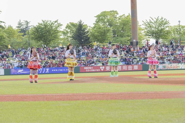 画像7: 楽天『東北シリーズ』に青森のご当地アイドル、りんご娘が登場！ライブパフォーマンスとセレモニアルピッチで球場を沸かせる