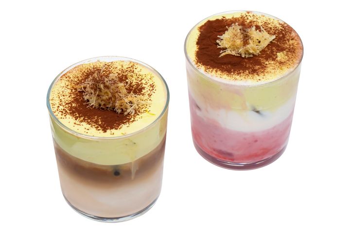 左がドバイチョコラテ、右がドバイいちごラテ