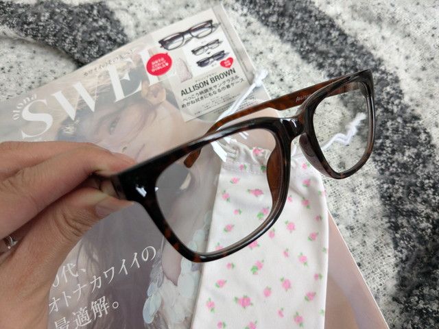 ALLISON BROWNべっこう柄調光サングラスの正面アップ