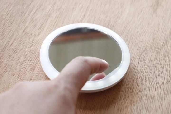 ダイソー LED ミラー ハンドタイプ