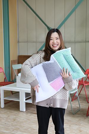 【京都府亀岡市】京都の思い出作りに。丸和のまくら工場で自分だけの枕を作る体験サービスがスタート