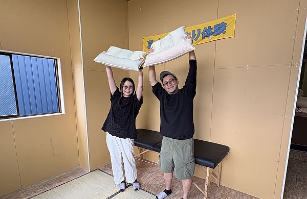【京都府亀岡市】京都の思い出作りに。丸和のまくら工場で自分だけの枕を作る体験サービスがスタート