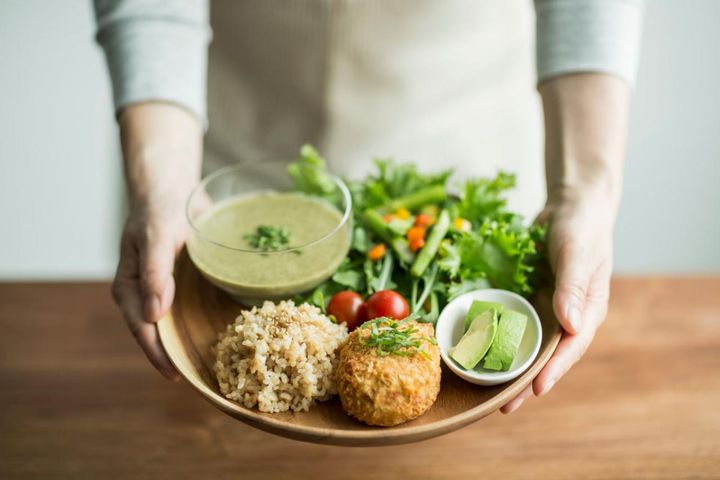 夜中のトイレがつらい人へ。専門医が勧める「昼食後の過ごし方」とは【夜間頻尿・尿漏れ対策】