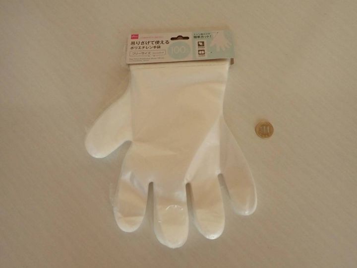 DAISO(ダイソー)：引っかけたまま使用できるポリエチレン手袋(100枚)