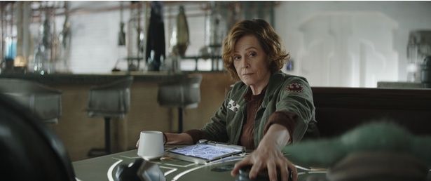 シガーニー・ウィーバーが演じるウォード大佐 [c]2026 Lucasfilm Ltd. & TM. All Rights Reserved.