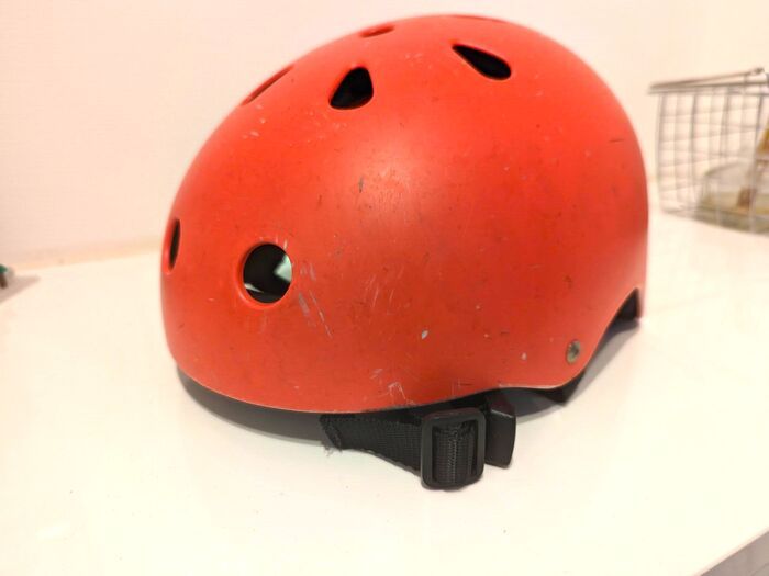 「うぎゃー！水が真っ黒…」自転車ヘルメットって洗えるの！？メーカー直伝のケア術で、汗の臭いも一発リセット♪