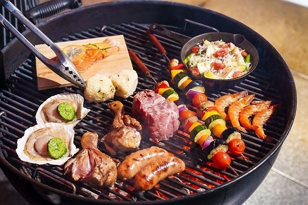夜はバーベキュービアガーデンとして楽しめる