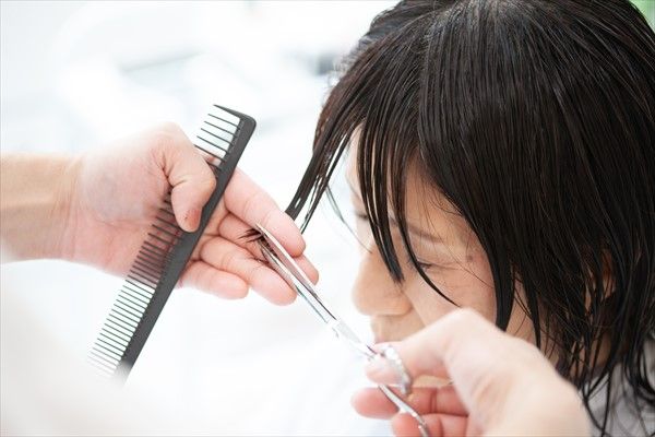 イメチェンのポイント1:厚めの前髪で面長をカバー