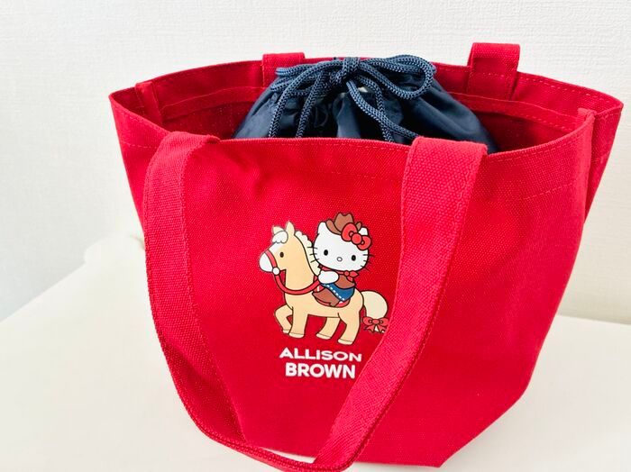 人気モデルが監修！【ハローキティ】のコラボバッグを〈付録〉でゲット。これは激レアですよーー！！