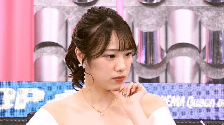 【映像】元アイドルのポーカー女子、“大胆肩出し”ドレス姿