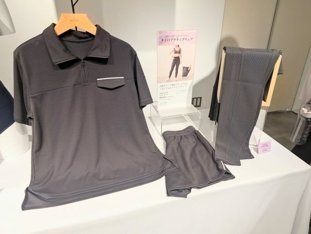 リラックス ハーフZIPポロシャツ スタイルケアリブレギンス+スタイルカバーショートパンツ チャコールグレー展示