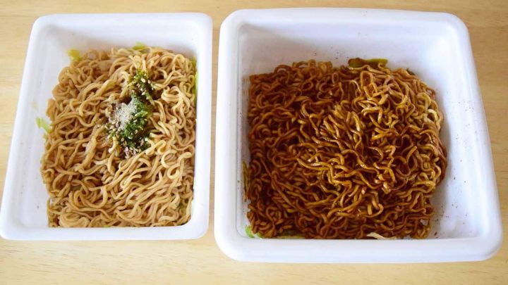 ローソンの「麺大盛り ソース焼そば」とペヤングの「ソースやきそば」