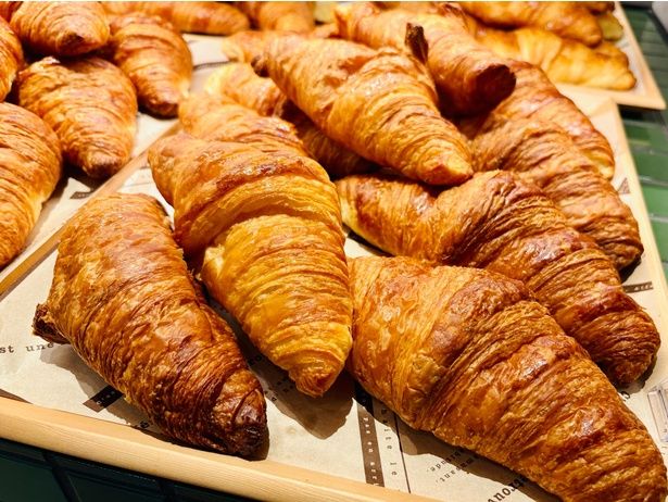 「クロワッサン」(1個320円)