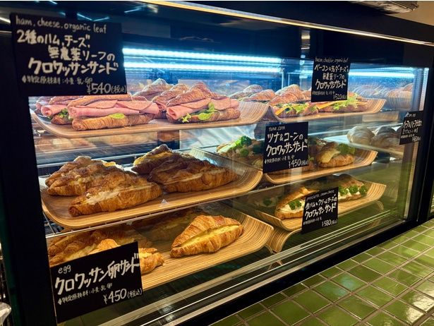 焼き方や配合を見直し、サンドイッチ専用のクロワッサンを開発