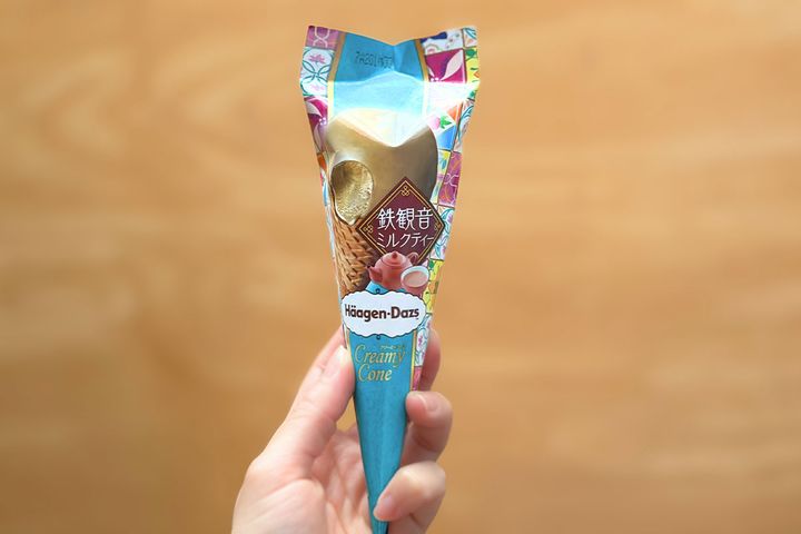 ハーゲンダッツ「クリーミーコーン 鉄観音ミルクティー」￥383（税込み）