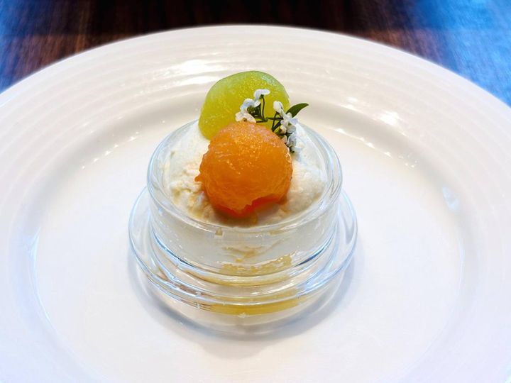 フロマージュブランとサワークリームを組み合わせたクリームでさっぱり！