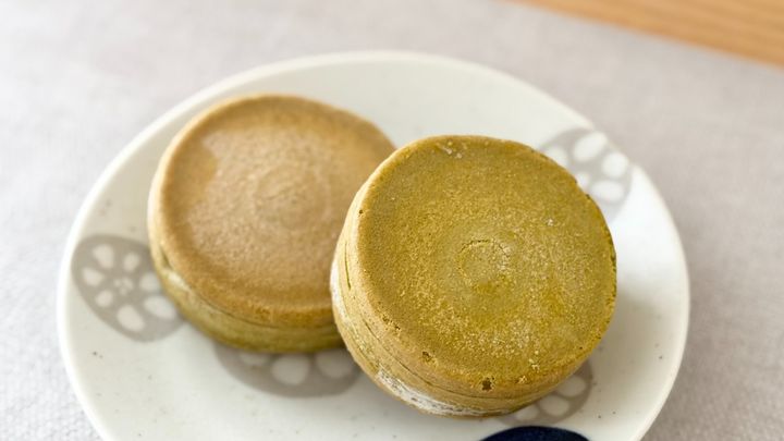 ふわふわの生地から抹茶がとろ～り【ローソン×森半】の冷凍スイーツ